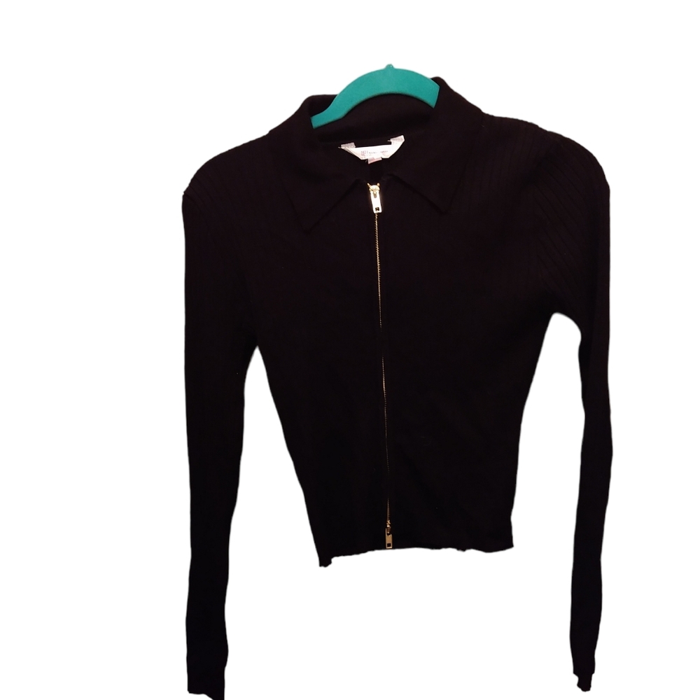 No boundaries Black shirt with zippers going up and down